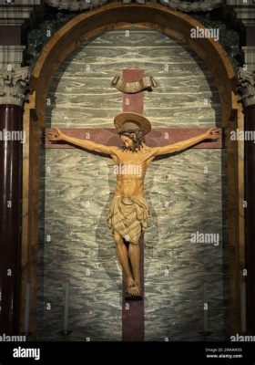  Le Crucifix de Saint-Pierre d'Angély : Symbolique Chrétienne à Travers une Élégance Sculpturale Délicate !