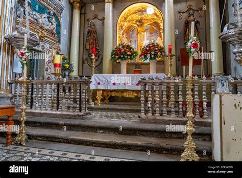 Le Retable de Santa Maria in Valle - L'Éclat du Baroque Byzantin et l'Ornementation Intricée