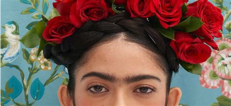   La Femme aux Perles : Une Exploration Vibrant de la Beauté Humaine à Travers les Yeux de Frida Kahlo!