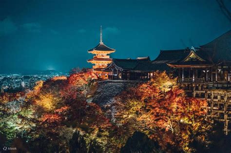 La Ruelle de Kiyomizu-dera: Une Exploration Lyrique du Passé et de la Sérénité!!